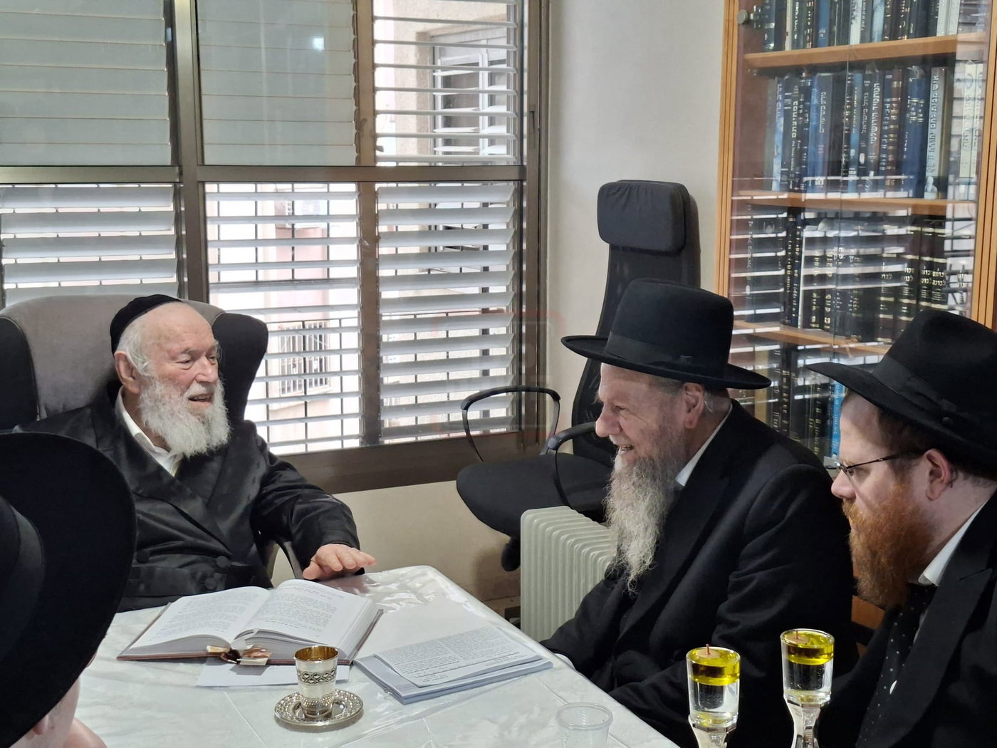 פסח ומימונה בצל המלחמה | 'זופניק בכיכר' עם כל התמונות, הנייעס והחשיפות של השבוע