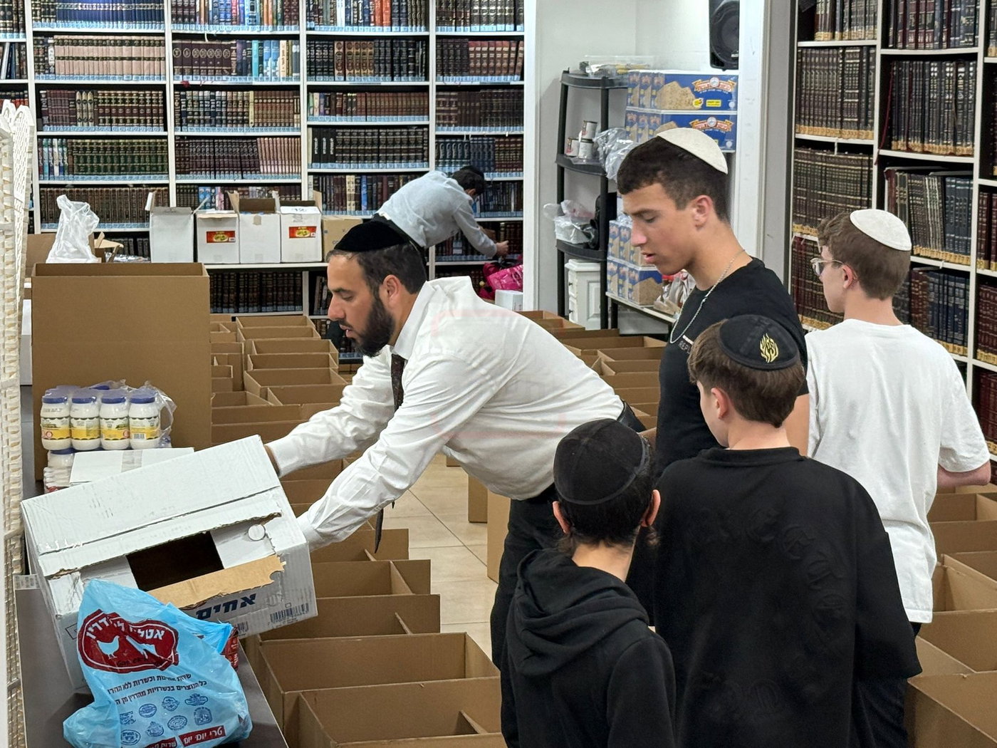 פסח ומימונה בצל המלחמה | 'זופניק בכיכר' עם כל התמונות, הנייעס והחשיפות של השבוע