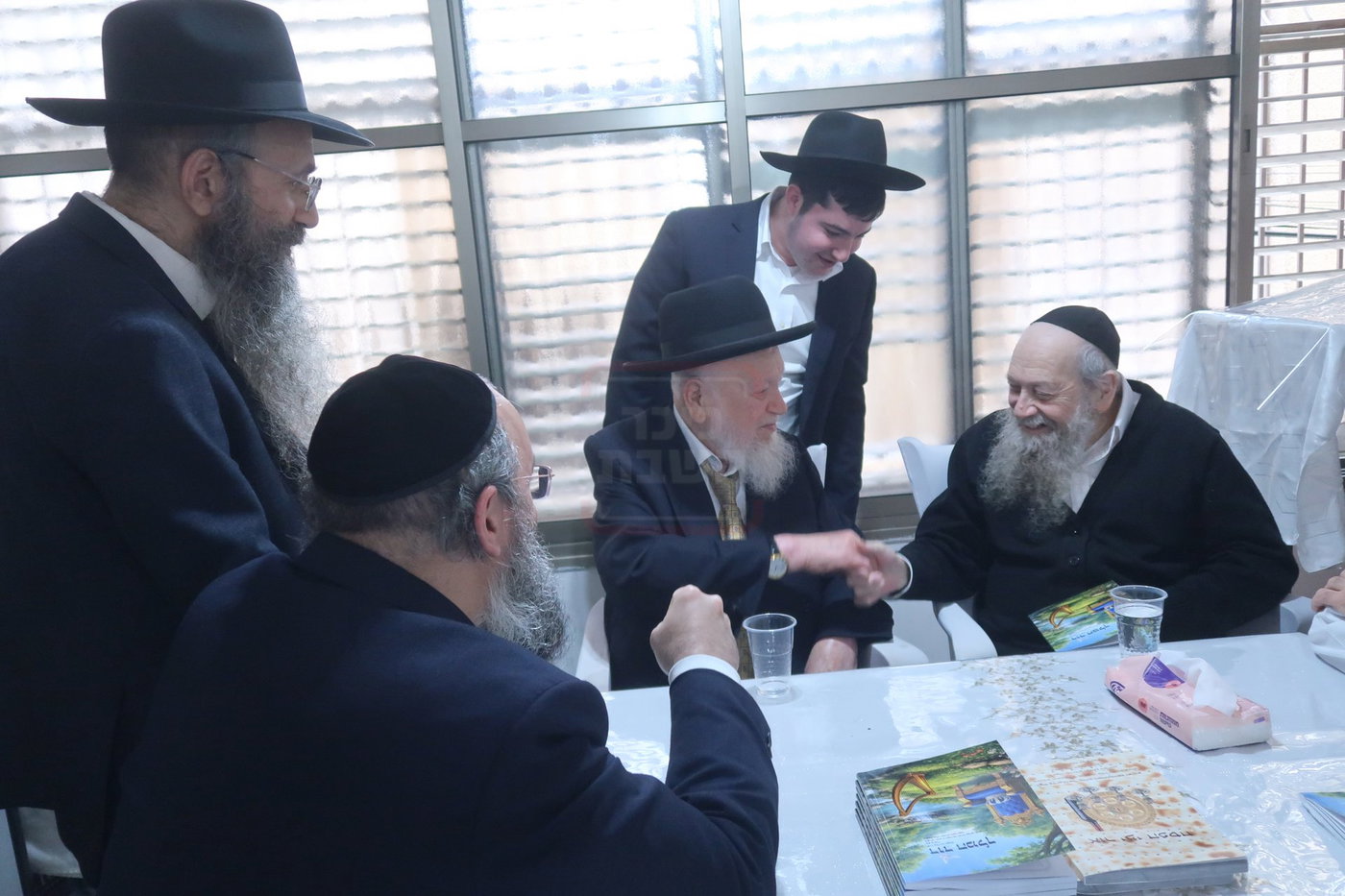 רבי עזרא בצרי בביקור חג אצל אחיו רבי דוד בצרי