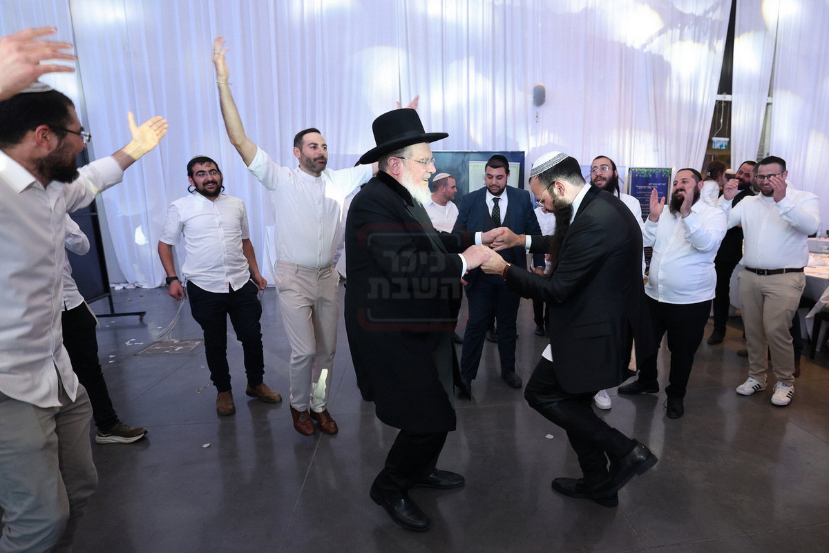 פסח ומימונה בצל המלחמה | 'זופניק בכיכר' עם כל התמונות, הנייעס והחשיפות של השבוע