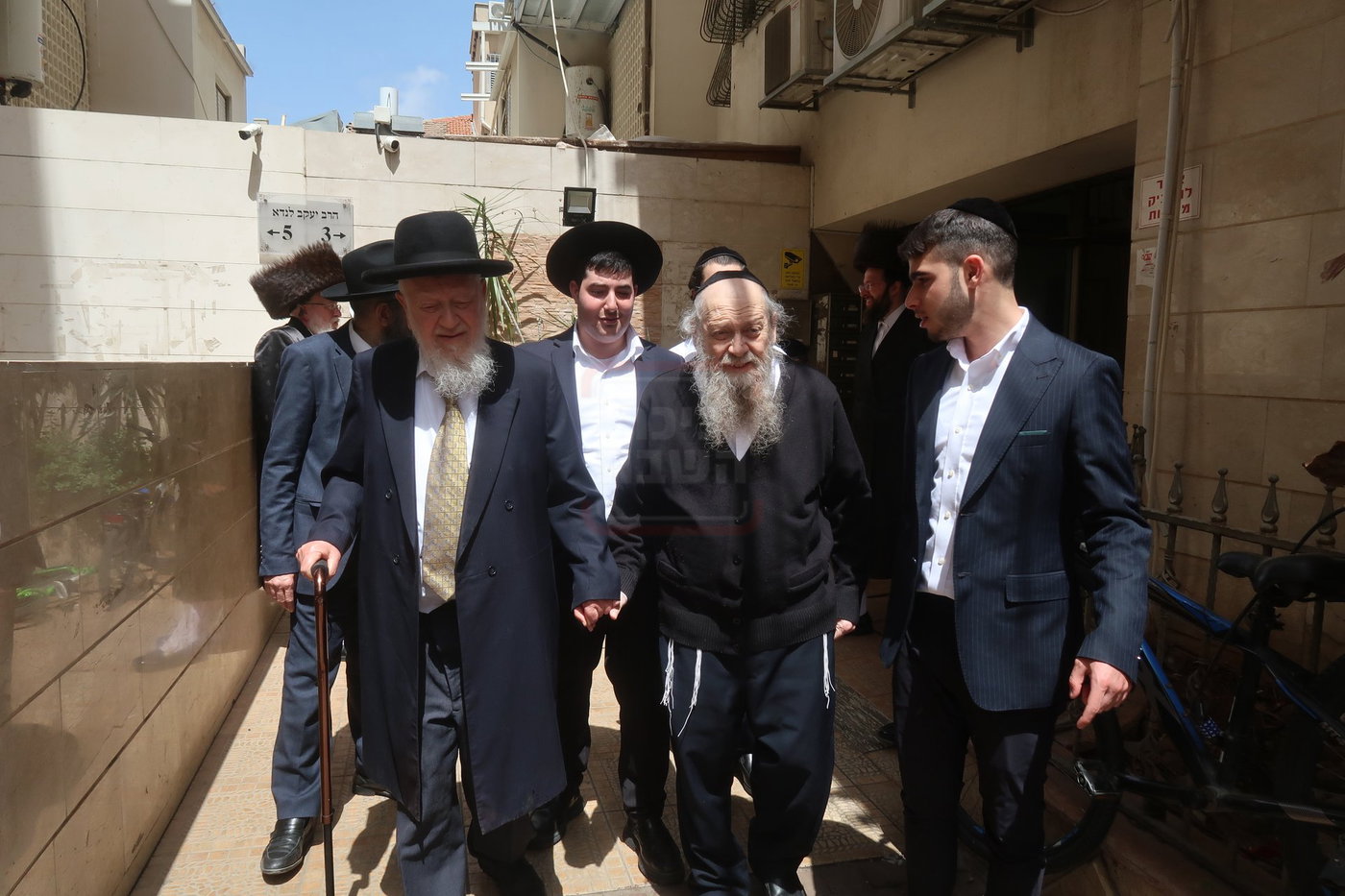 רבי עזרא בצרי בביקור חג אצל אחיו רבי דוד בצרי