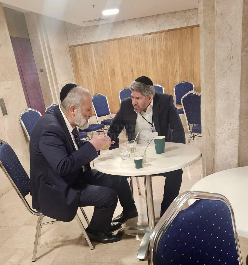 פסח ומימונה בצל המלחמה | 'זופניק בכיכר' עם כל התמונות, הנייעס והחשיפות של השבוע