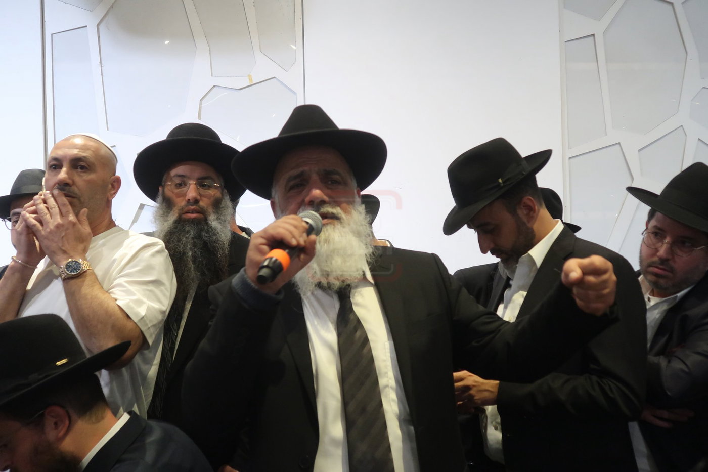 האדמו״ר רבי ישועה ורחמים אבוחצירא בהילולת אביו זצ"ל