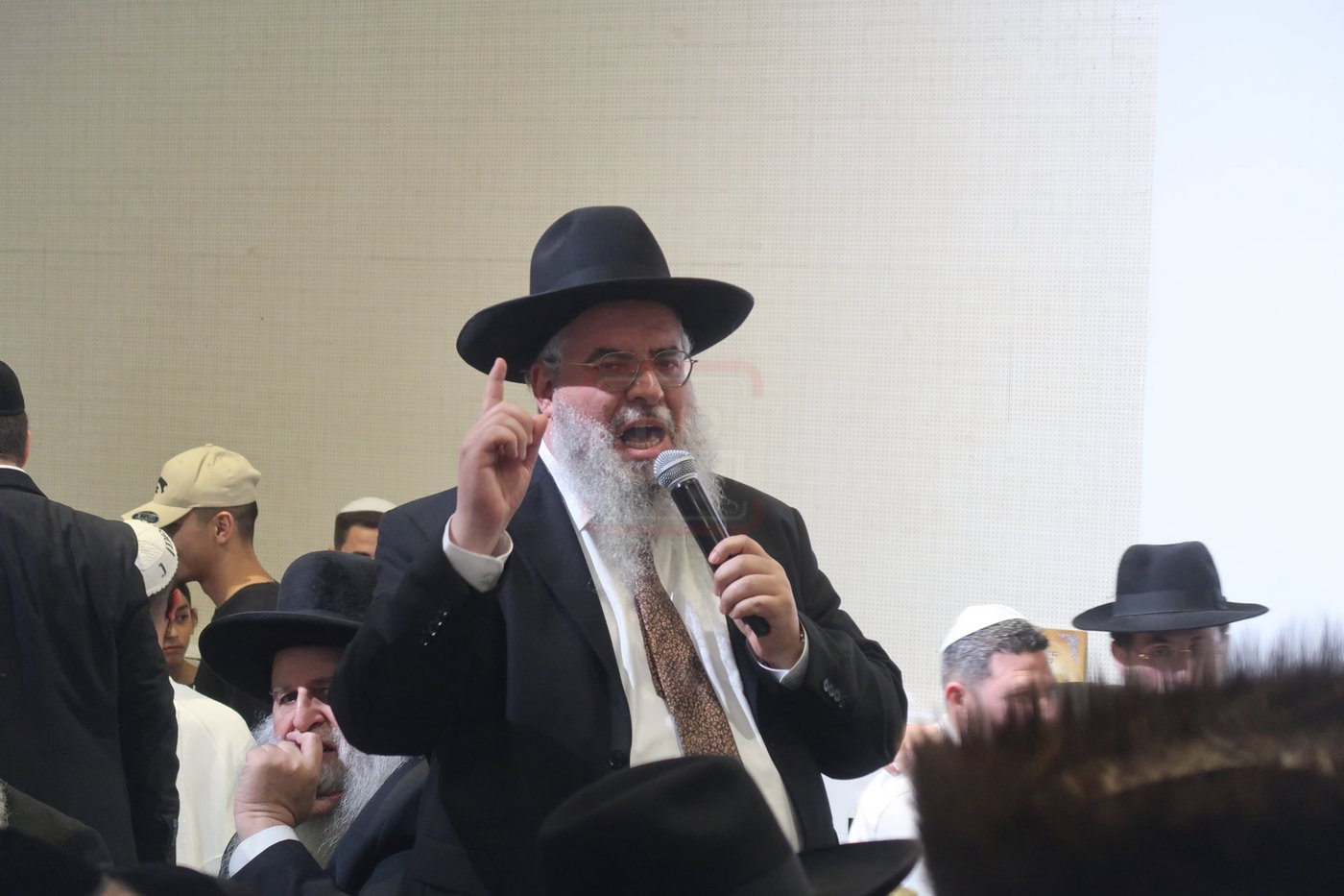 האדמו״ר רבי ישועה ורחמים אבוחצירא בהילולת אביו זצ"ל