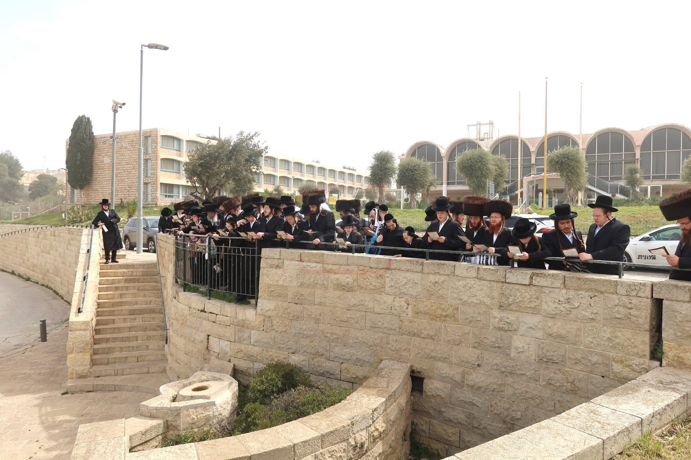 חג הפסח בחצה"ק זוועיהיל