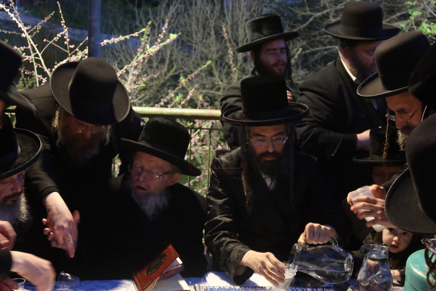 האדמו"ר מזוועהיל בשאיבת מים שלנו