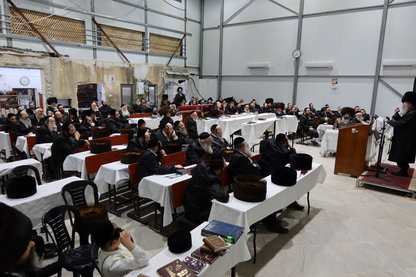 הגרי"ד אלתר בשיעור בחוה"מ פסח בזוטשקא