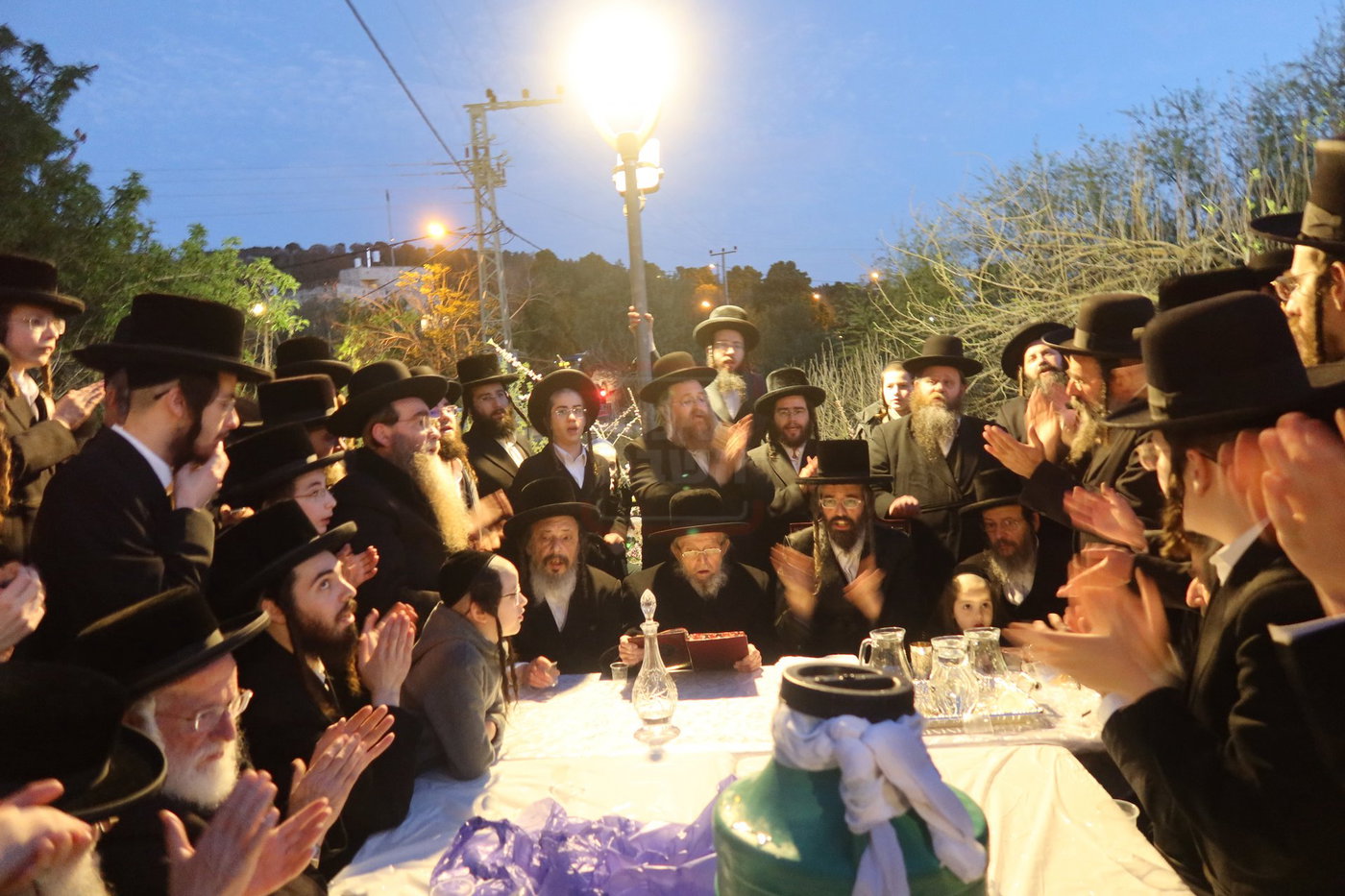 האדמו"ר מזוועהיל בשאיבת מים שלנו