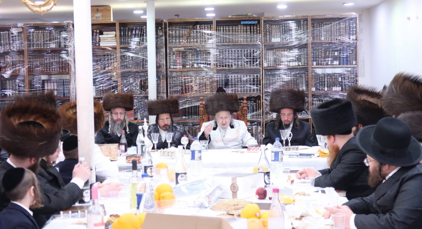 פסח בחצה"ק סקאליע 