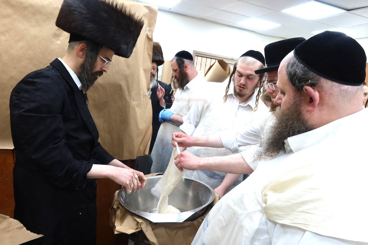 חג הפסח בחצה"ק זוועיהיל