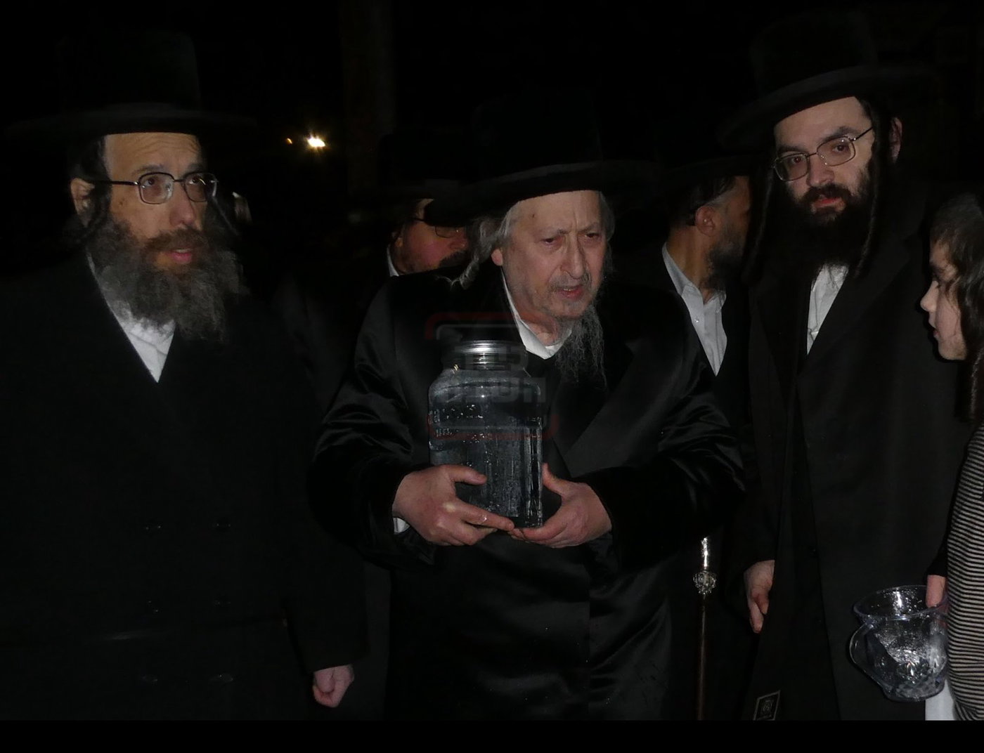 פסח בחצה"ק סקאליע 