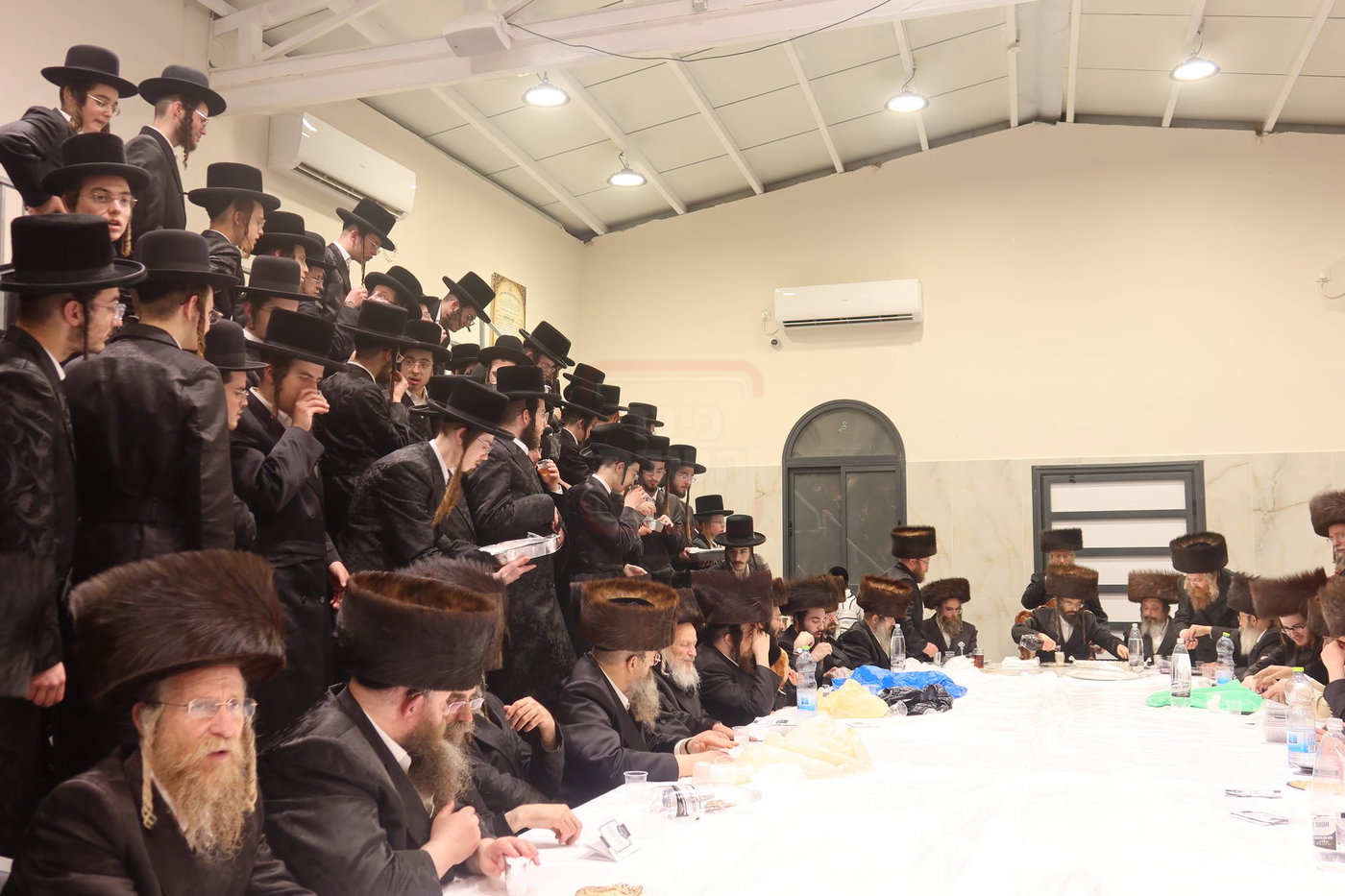 חג הפסח בחצה"ק זוועיהיל