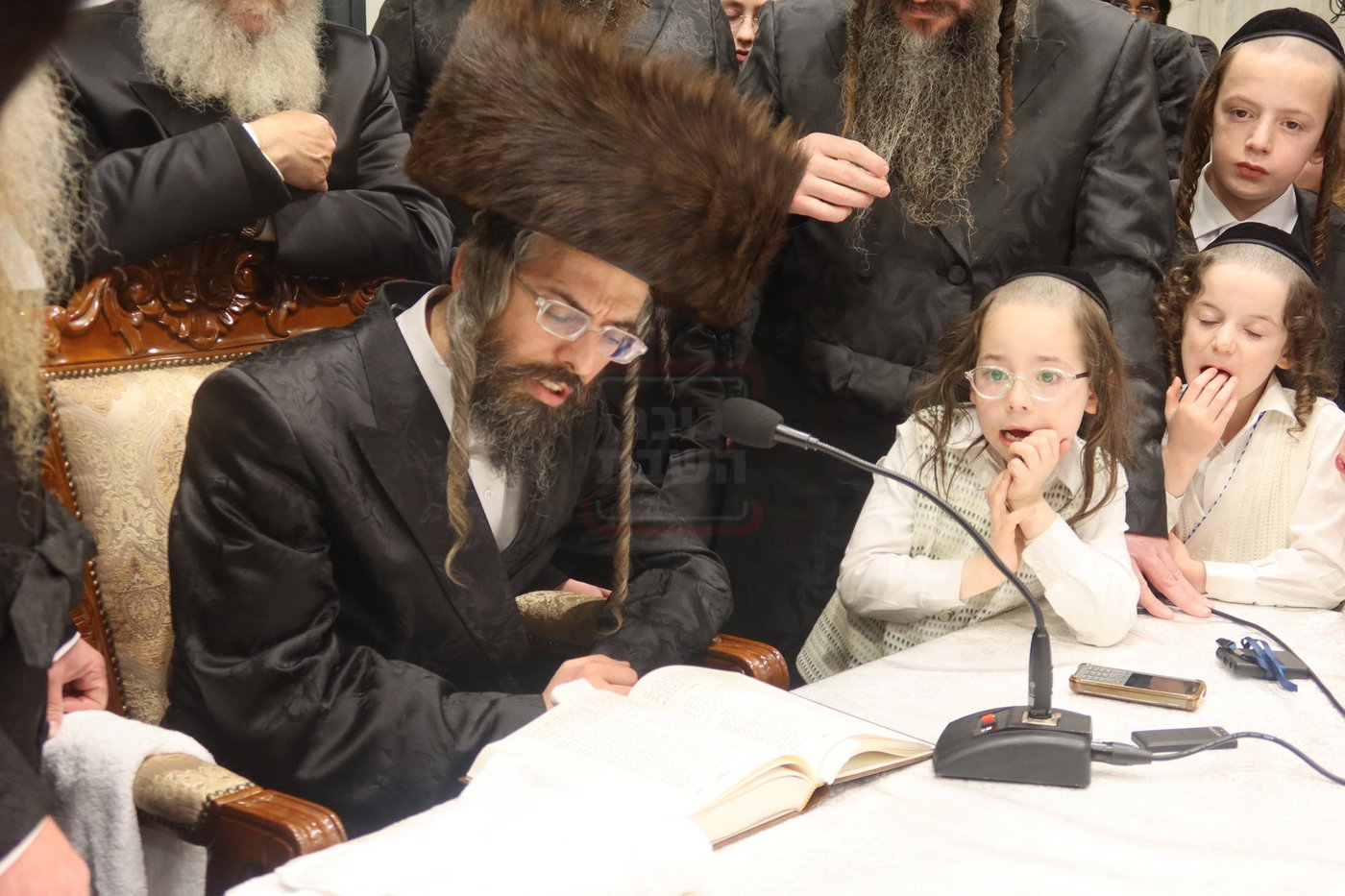 חג הפסח בחצה"ק זוועיהיל