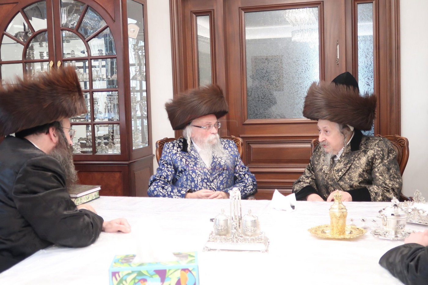 פסח בחצה"ק סקאליע 