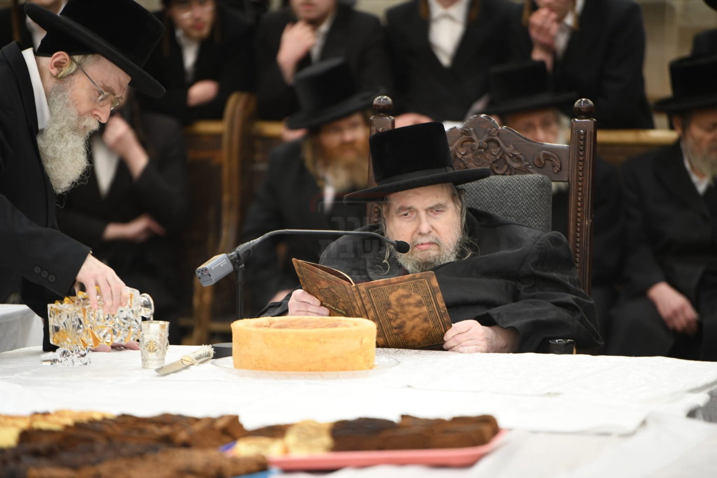 האדמו"ר מבעלזא בסיום בכורים בערב פסח