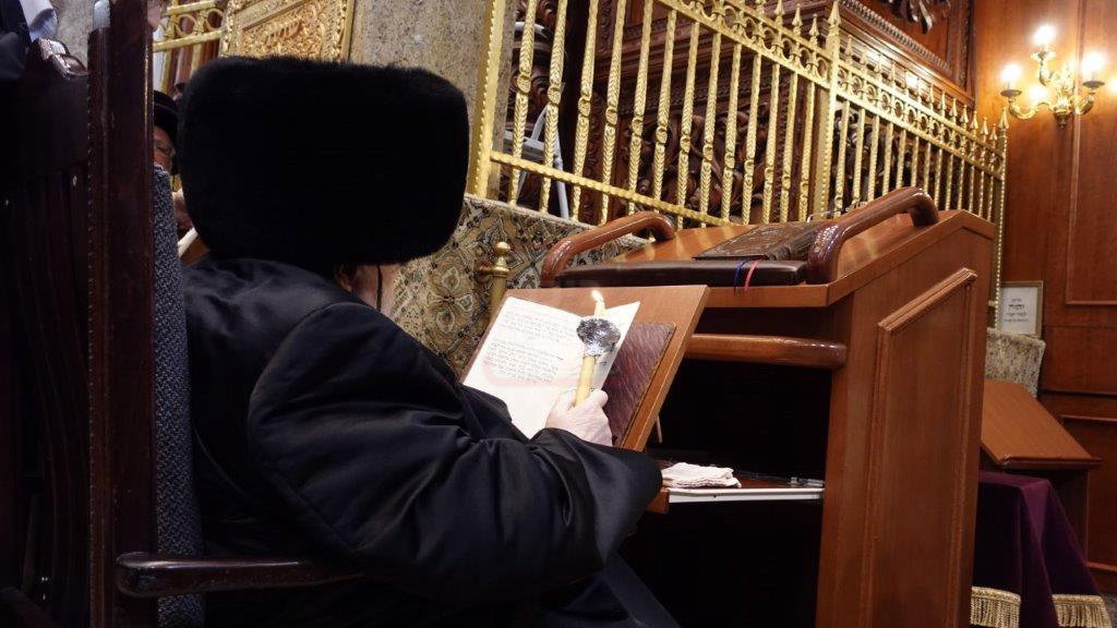 האדמו"ר מבעלזא בבדיקת חמץ