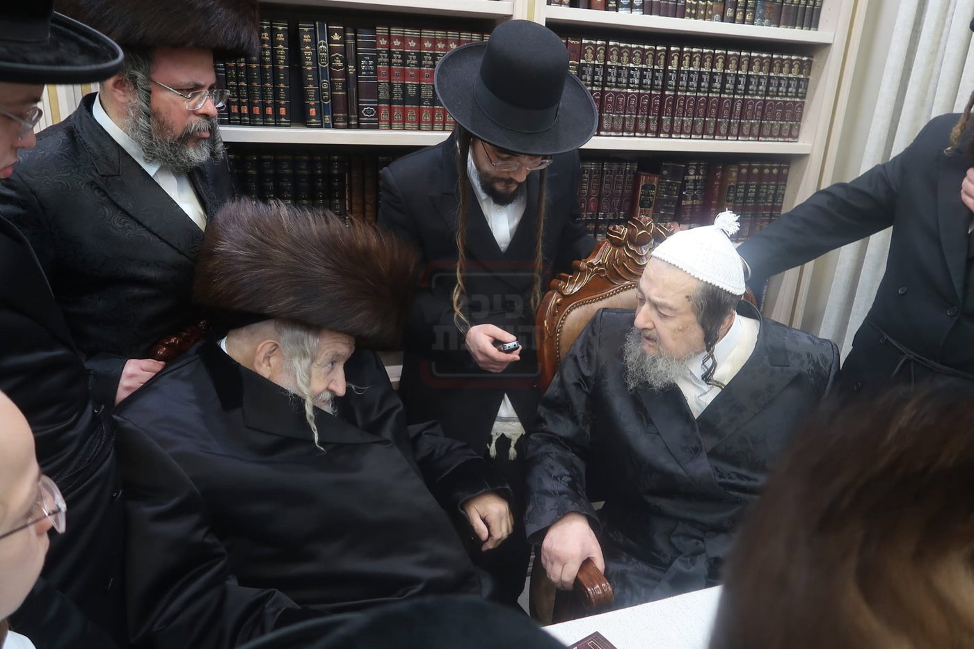 האדמו"ר מטעמשוואר בביקור אצל הגרי"מ שעכטער