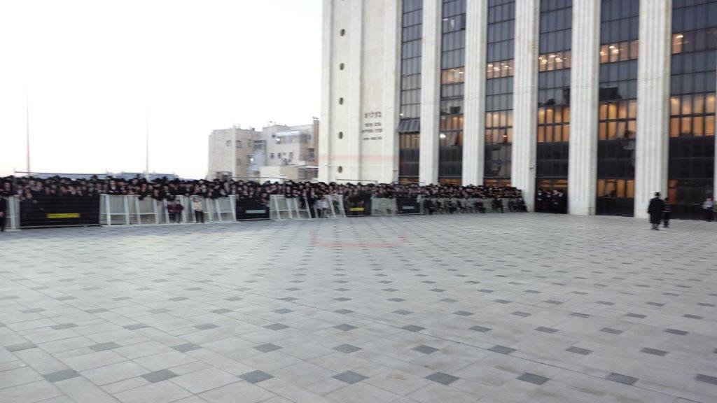 האדמו"ר מבעלזא במעמד שאיבת מים שלנו