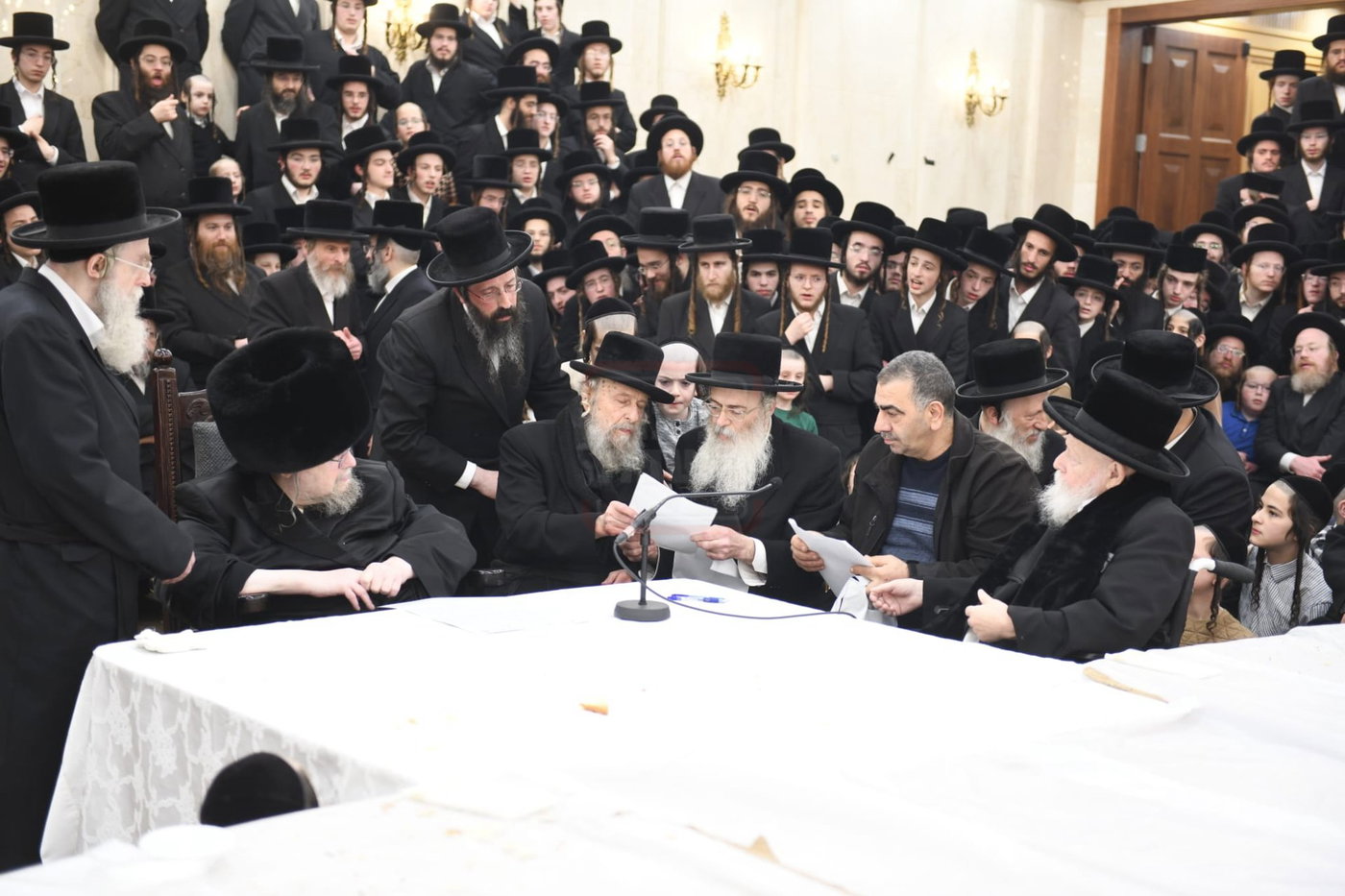 האדמו"ר מבעלזא בסיום בכורים בערב פסח