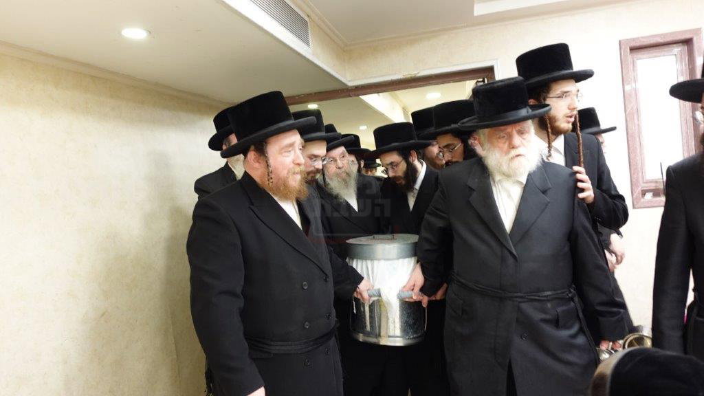 האדמו"ר מבעלזא במעמד שאיבת מים שלנו