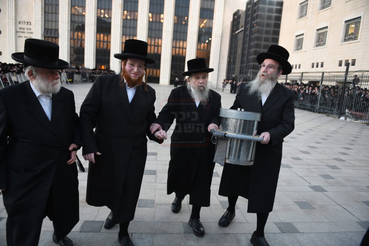 האדמו"ר מבעלזא במעמד שאיבת מים שלנו
