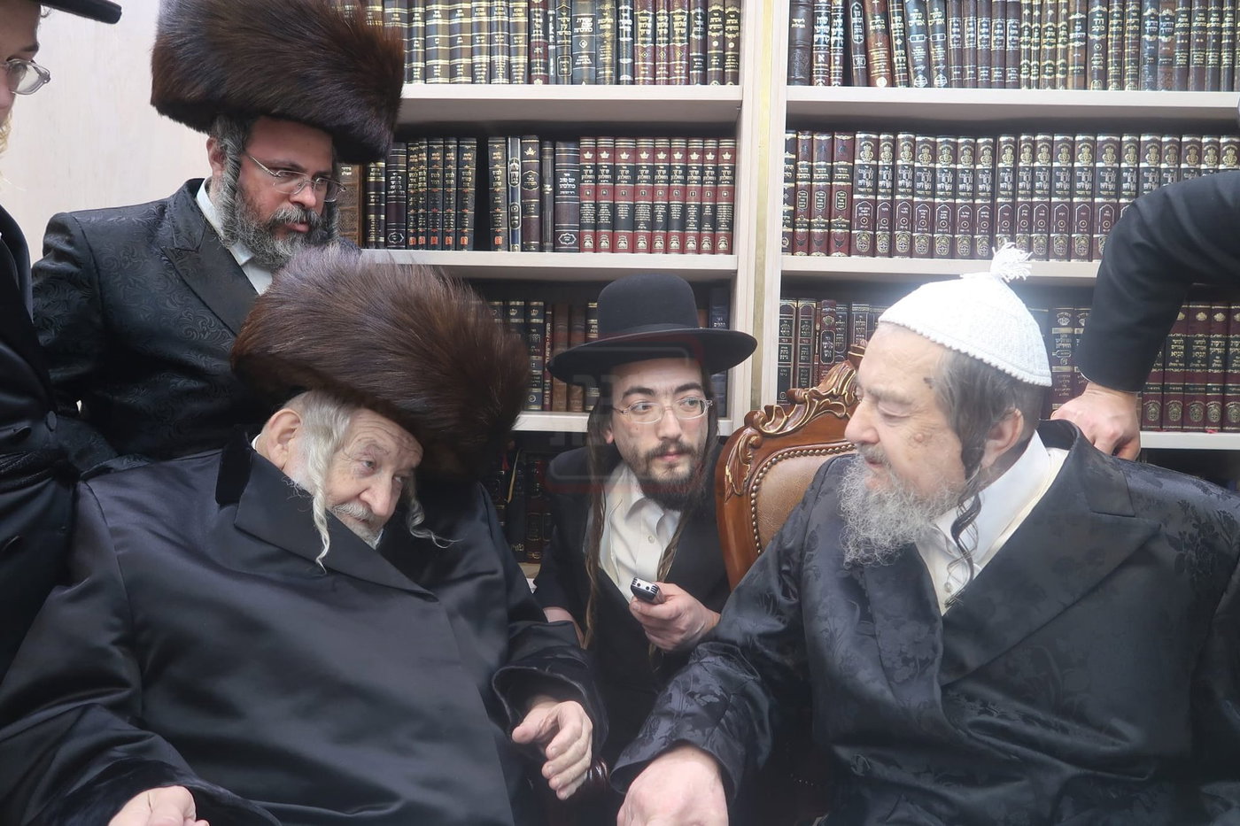 האדמו"ר מטעמשוואר בביקור אצל הגרי"מ שעכטער