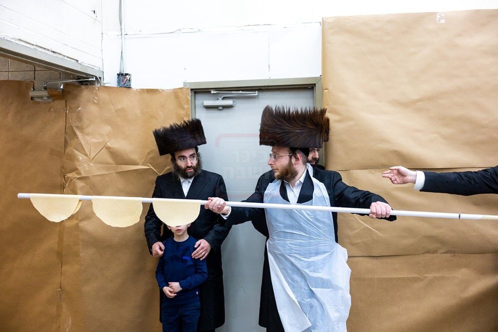 האדמו"ר מסאטמר באפיית מצות מצווה