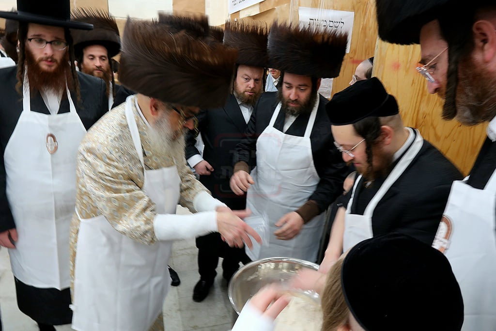 האדמו"ר מסאטמר באפיית מצות מצווה