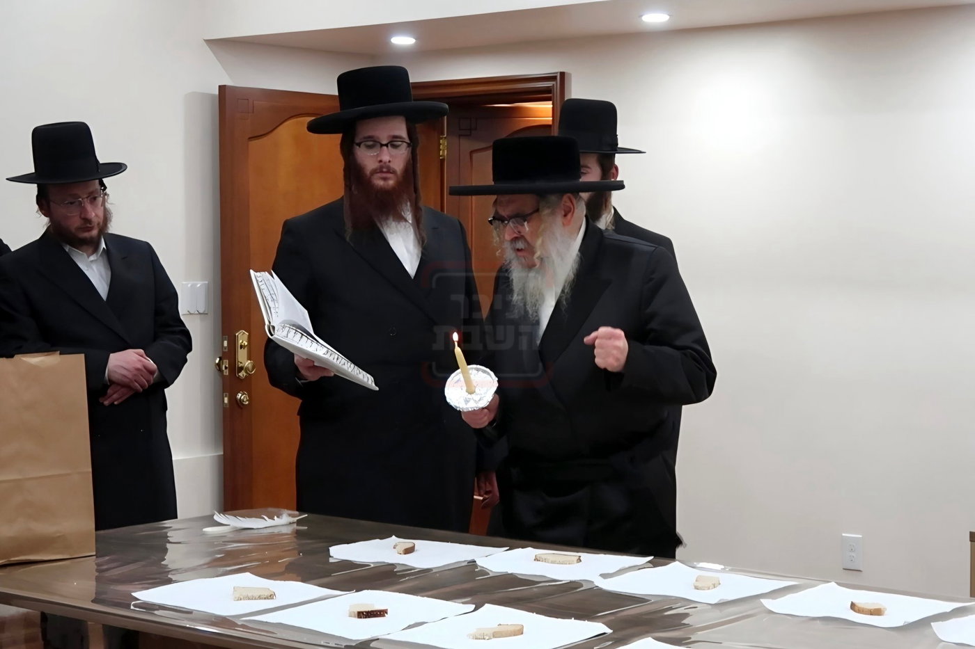 האדמו"ר מסאטמר בבדיקת חמץ