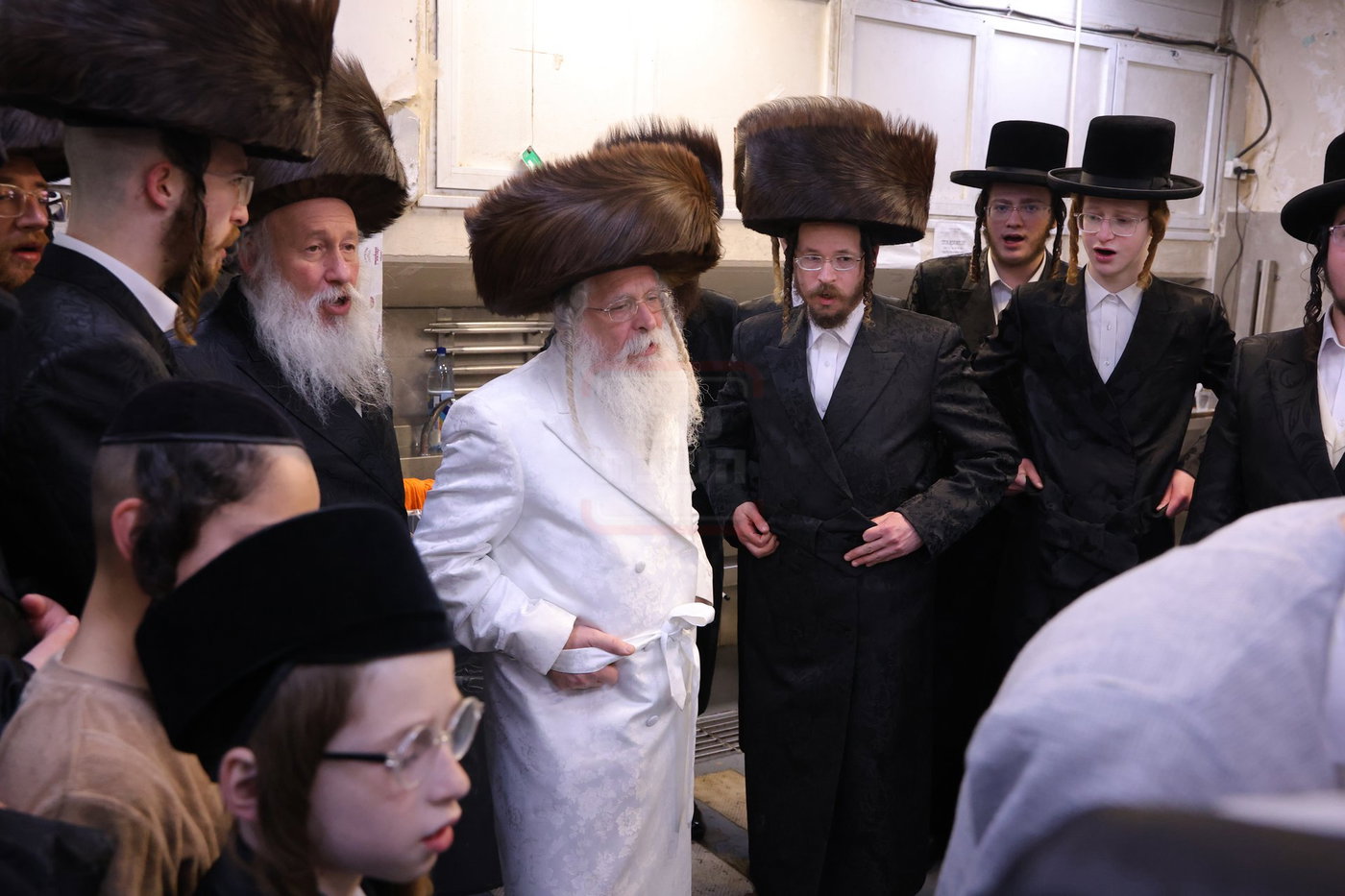 האדמו"ר מנדבורנה ירושלים באפיית מצות מצווה