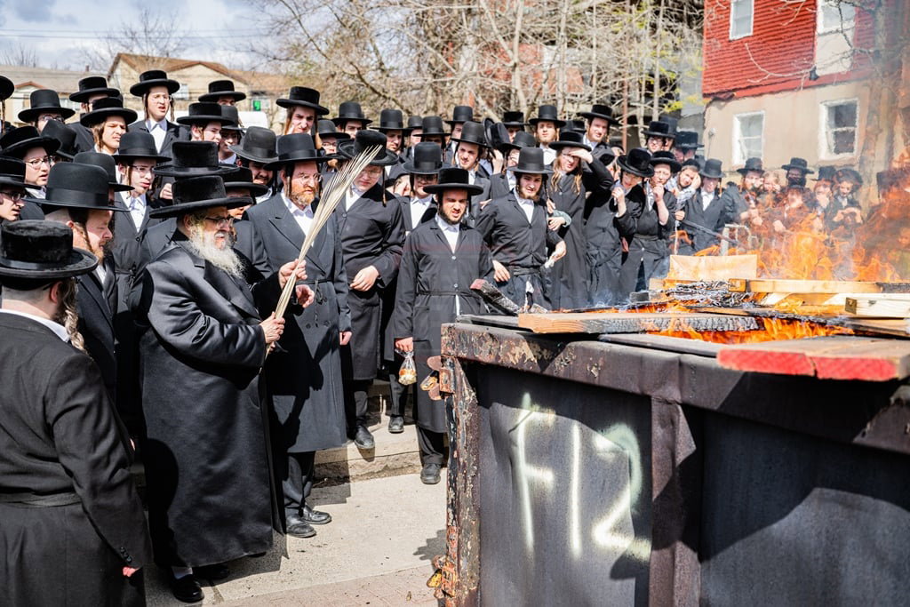 האדמו"ר מסאטמר בשריפת חמץ