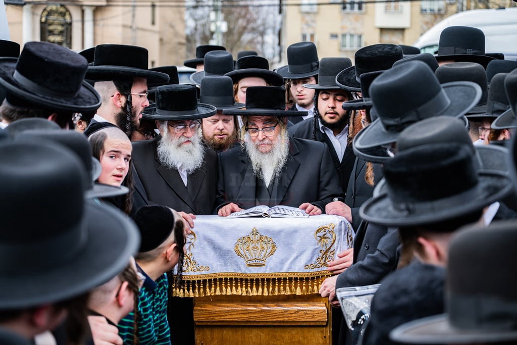 האדמו"ר מסאטמר בשריפת חמץ