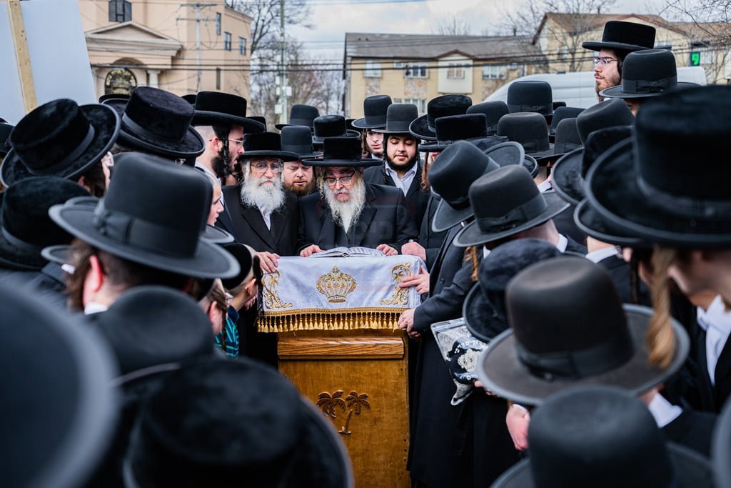 האדמו"ר מסאטמר בשריפת חמץ