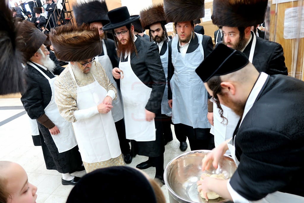 האדמו"ר מסאטמר באפיית מצות מצווה