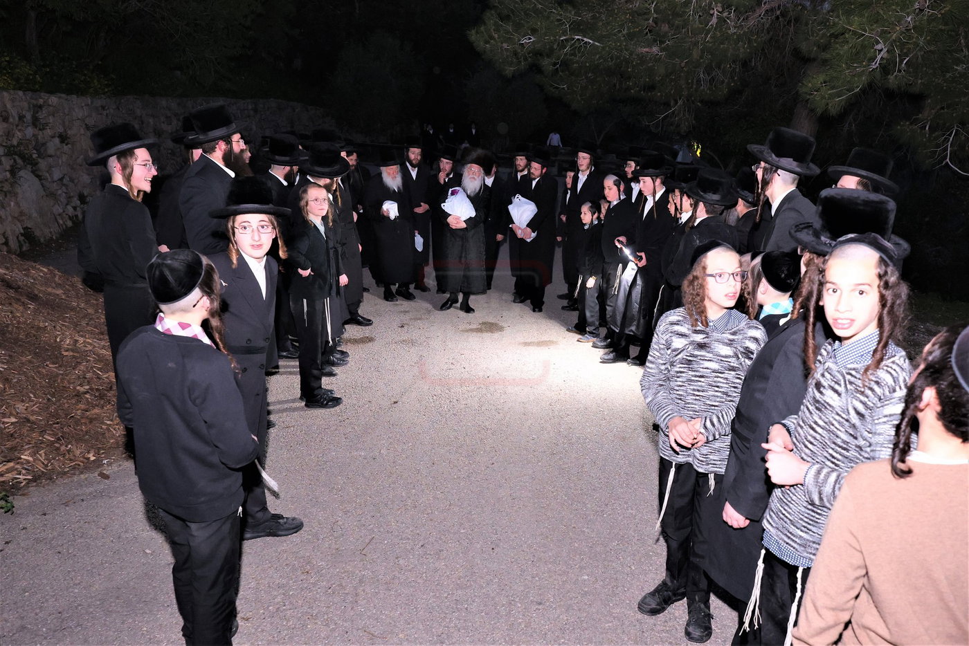 האדמו"ר מנדבורנה ירושלים בשאיבת מים שלנו