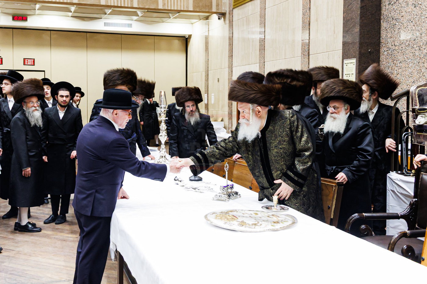 האדמו"ר מבאבוב בטיש חוה"מ פסח