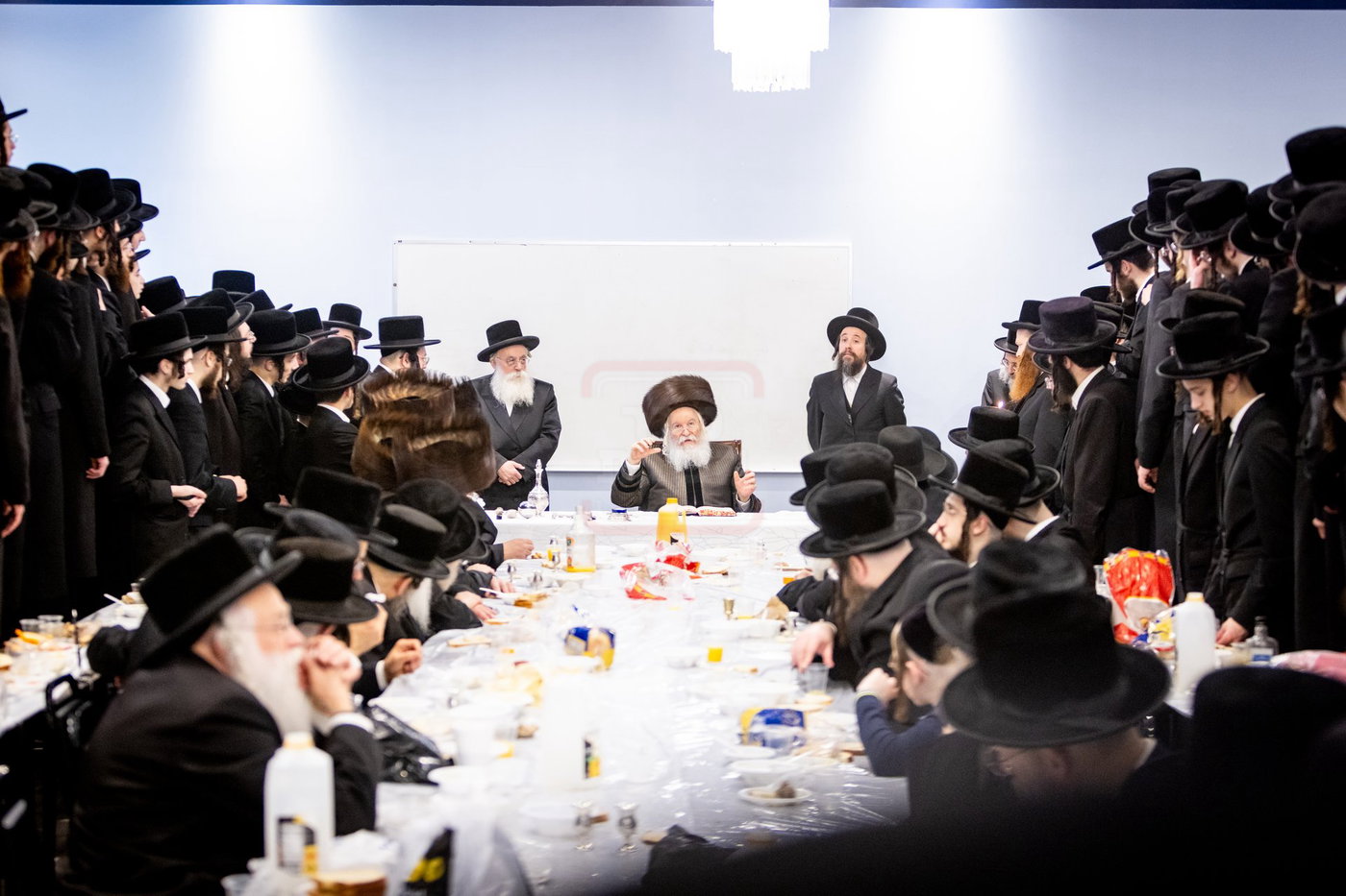 האדמו"ר מבאבוב בטיש ערב פסח