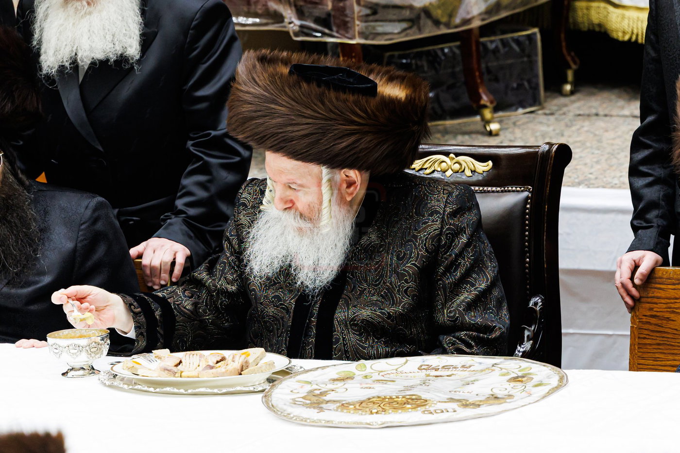 האדמו"ר מבאבוב בטיש חוה"מ פסח