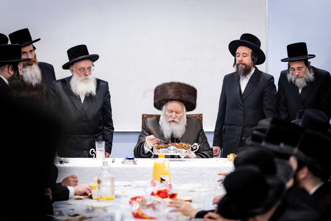 האדמו"ר מבאבוב בטיש ערב פסח