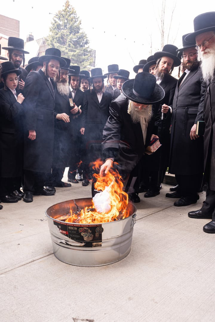האדמו"ר מבאבוב בשריפת חמץ