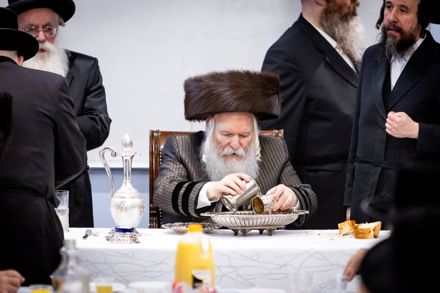 האדמו"ר מבאבוב בטיש ערב פסח