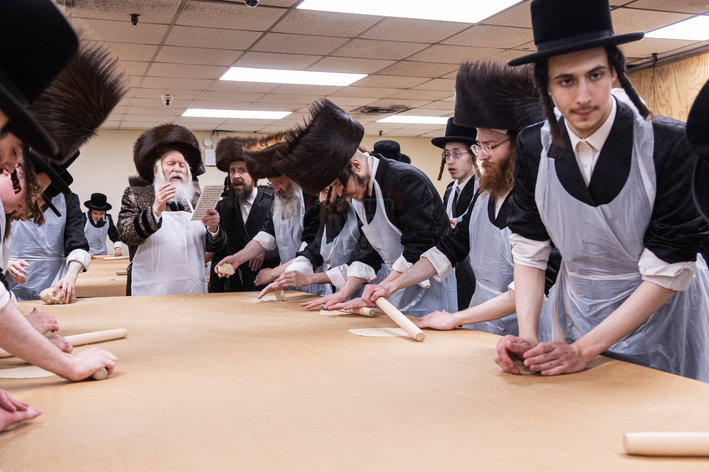 האדמו"ר מבאבוב באפיית מצות מצווה