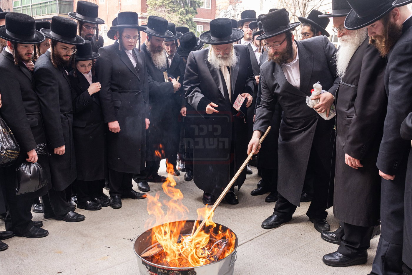 האדמו"ר מבאבוב בשריפת חמץ