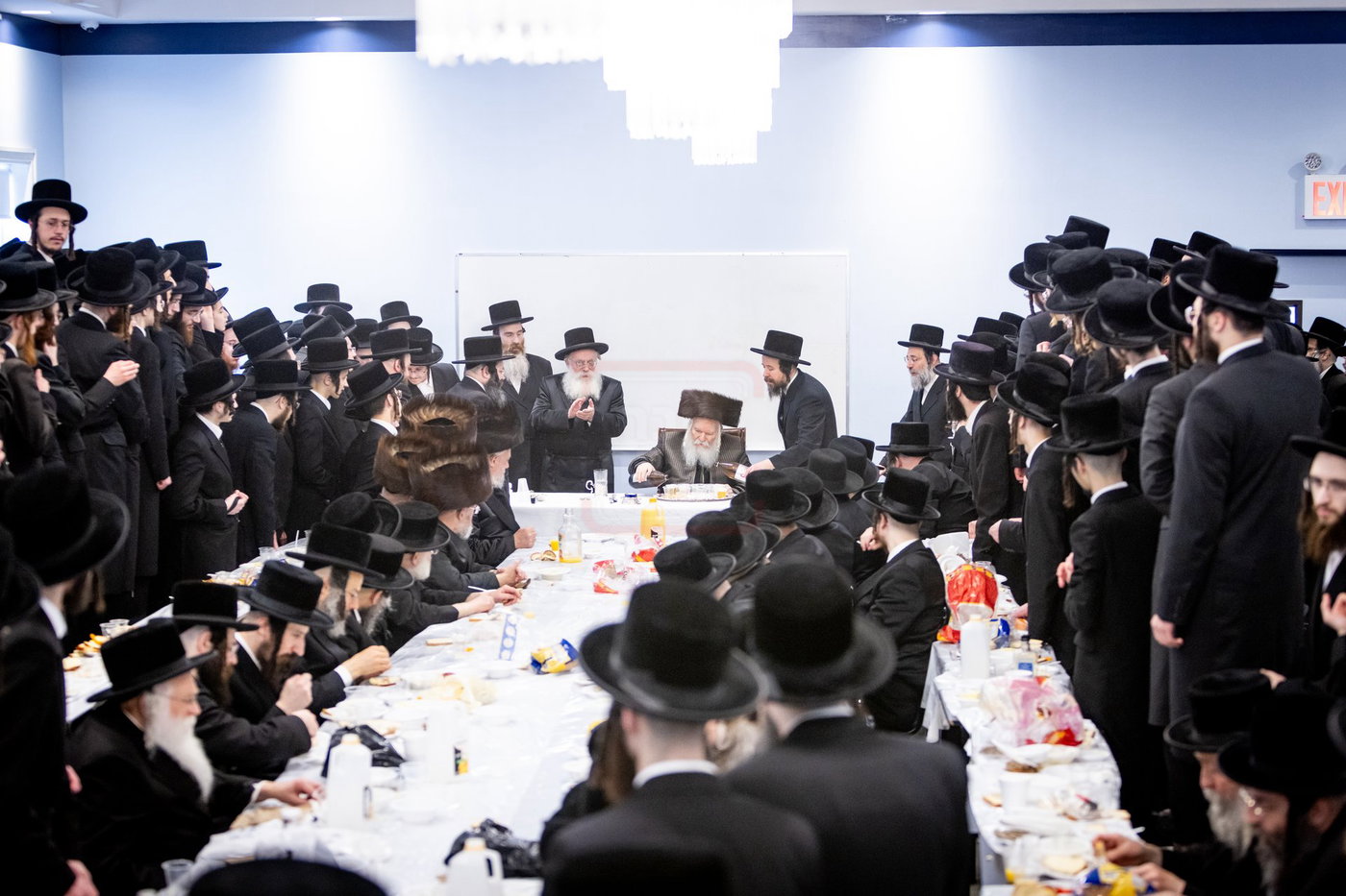 האדמו"ר מבאבוב בטיש ערב פסח