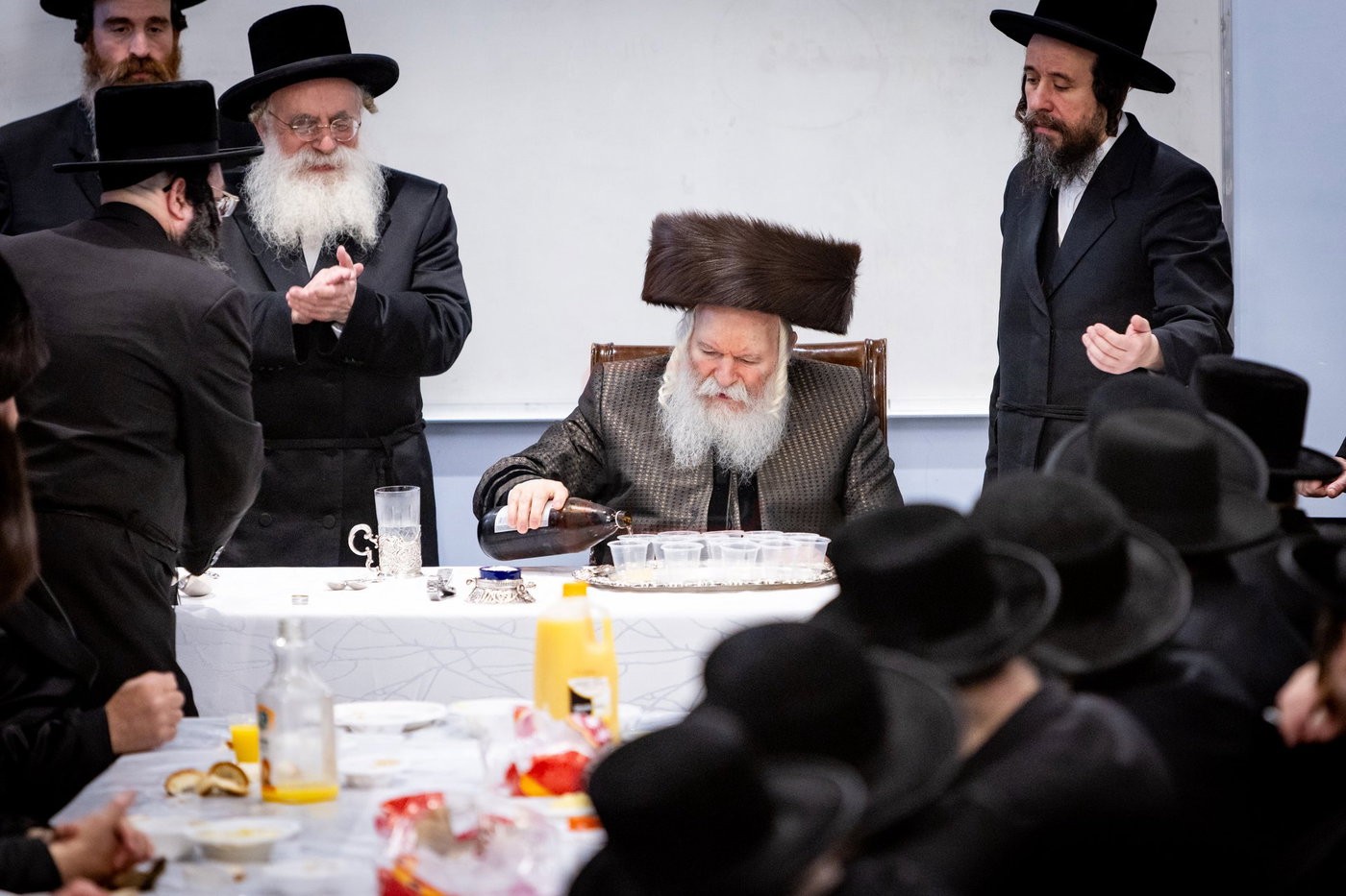 האדמו"ר מבאבוב בטיש ערב פסח