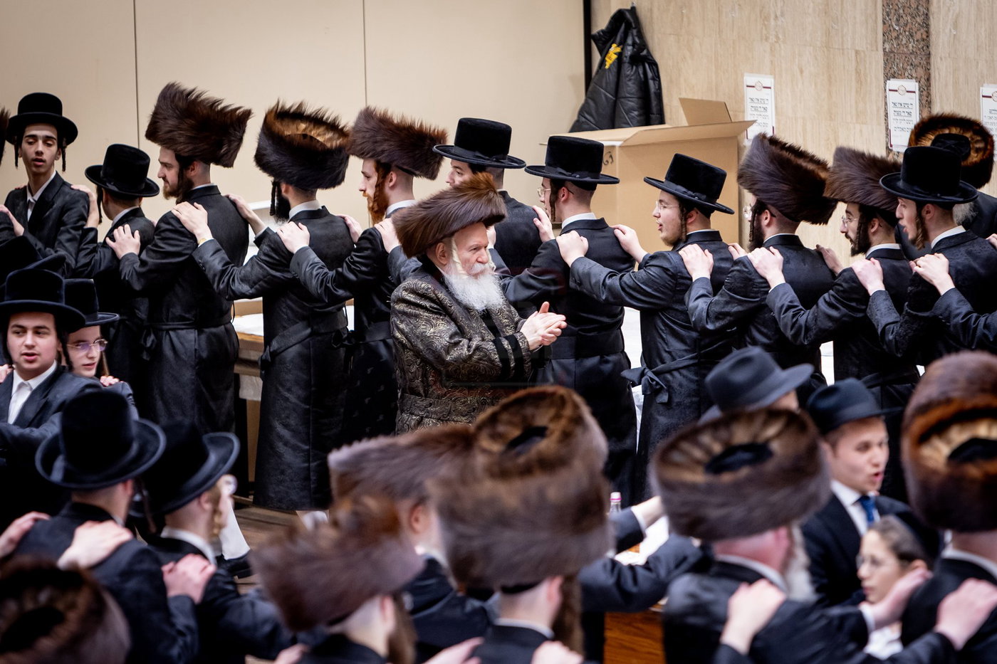 האדמו"ר מבאבוב בטיש חוה"מ פסח