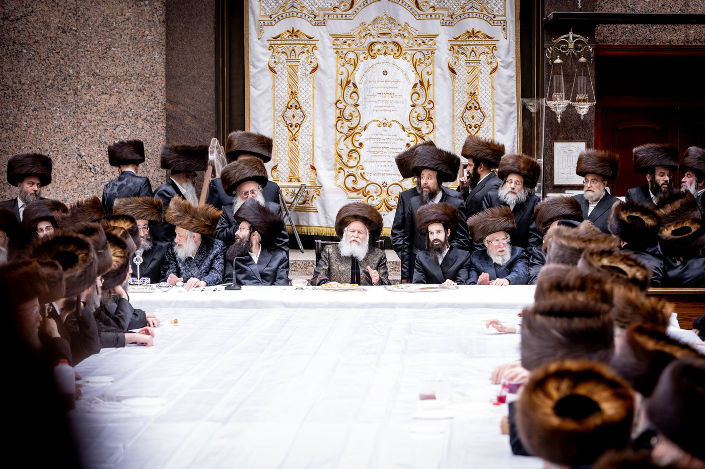 האדמו"ר מבאבוב בטיש חוה"מ פסח