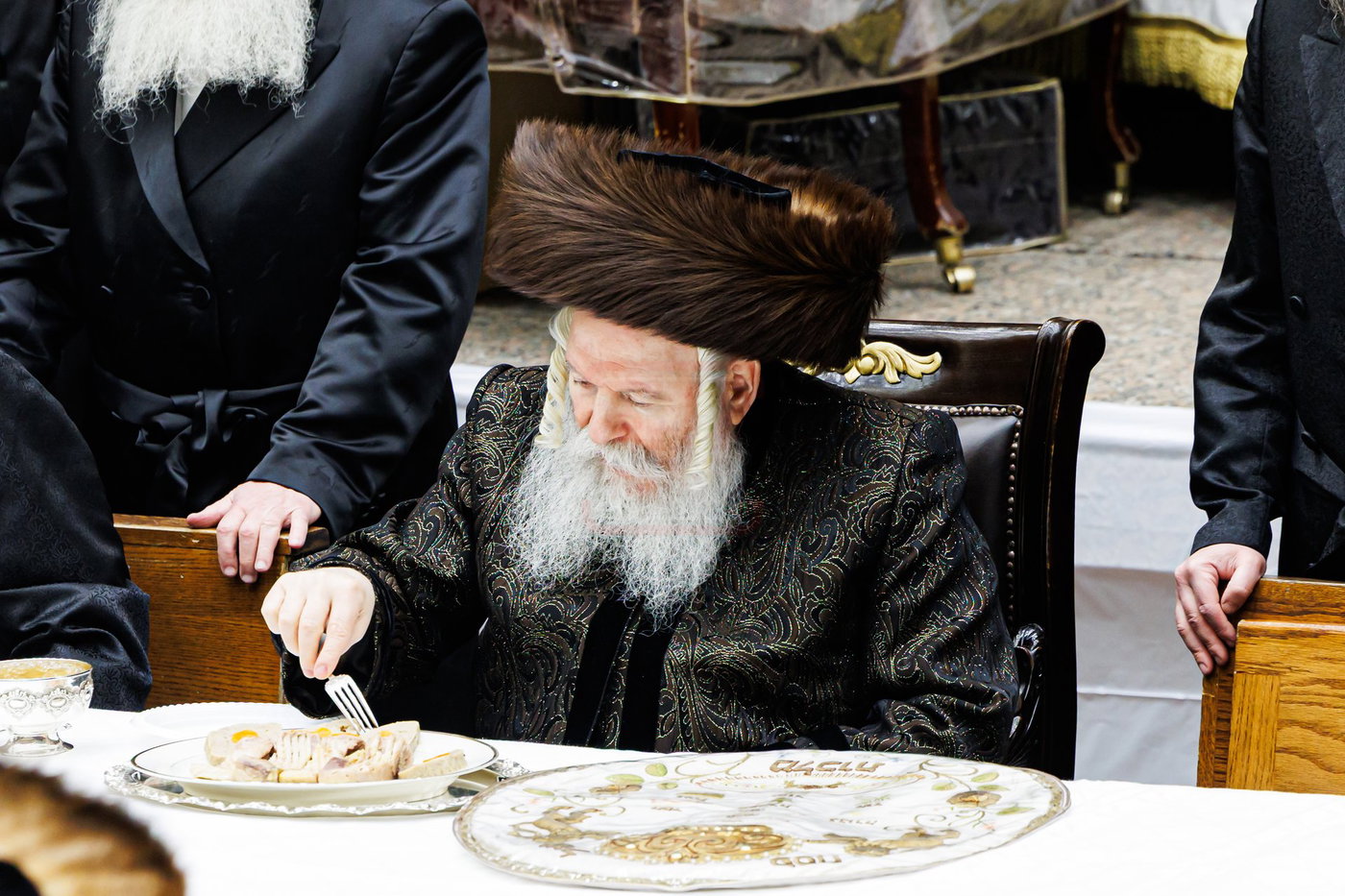 האדמו"ר מבאבוב בטיש חוה"מ פסח