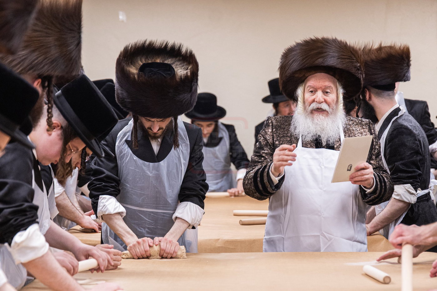 האדמו"ר מבאבוב באפיית מצות מצווה