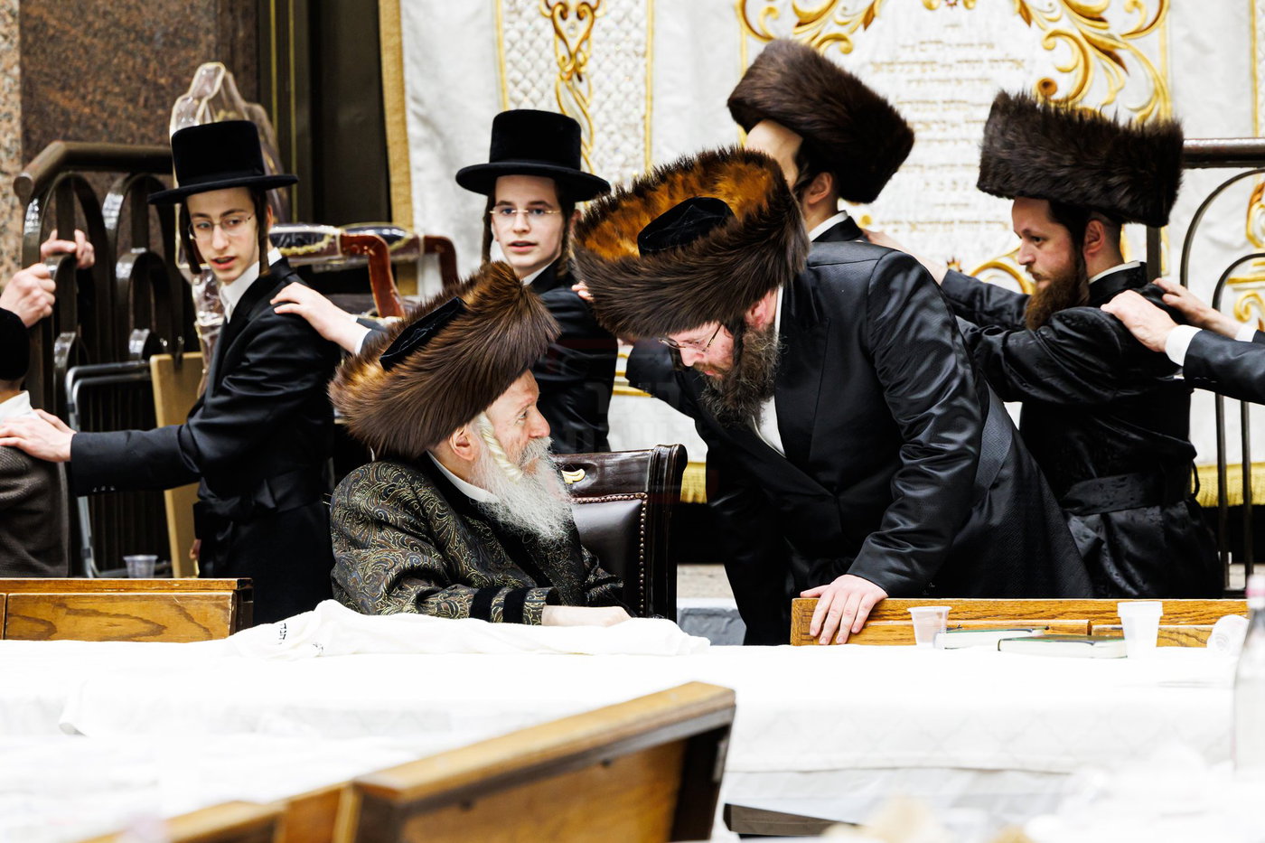 האדמו"ר מבאבוב בטיש חוה"מ פסח